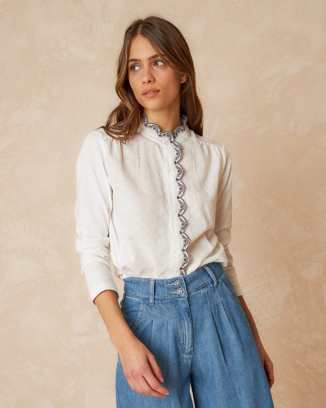 Indi&Cold Combined Shirt with Contrast Details- white