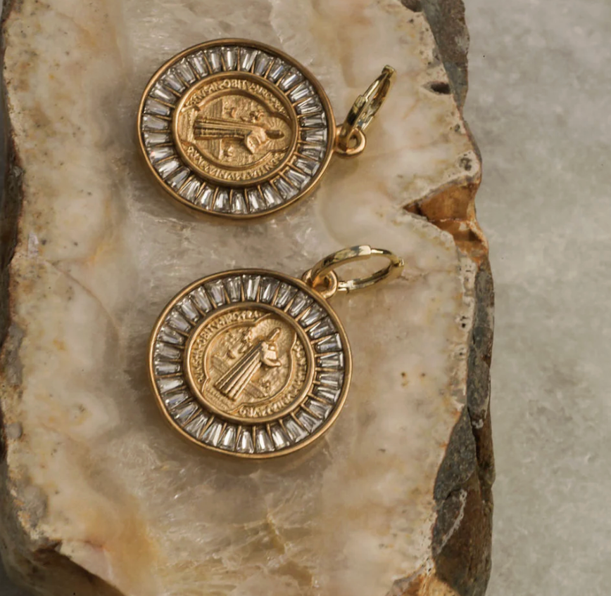 Queen of the foxes Charm - Seraph Symbol - Disc