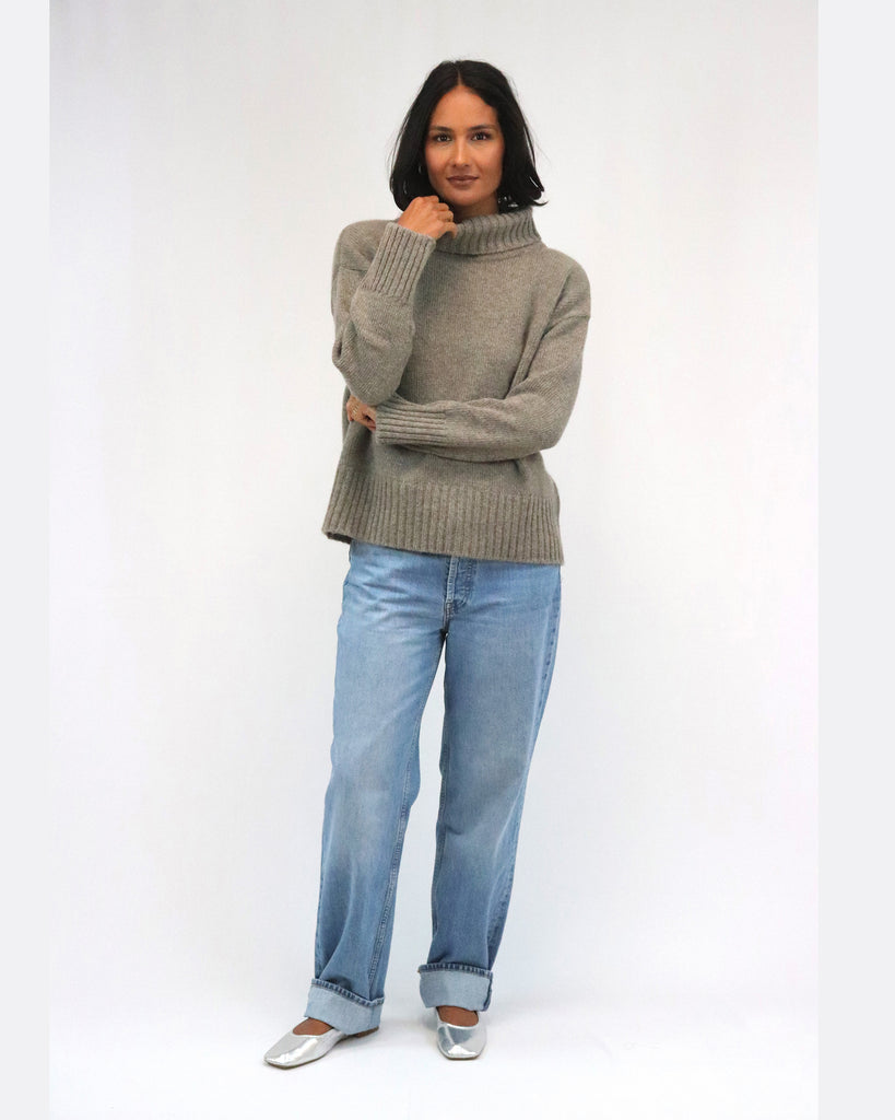 TatānoHenri Roll Neck- Mocha