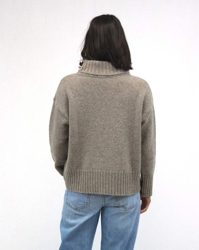 TatānoHenri Roll Neck- Mocha