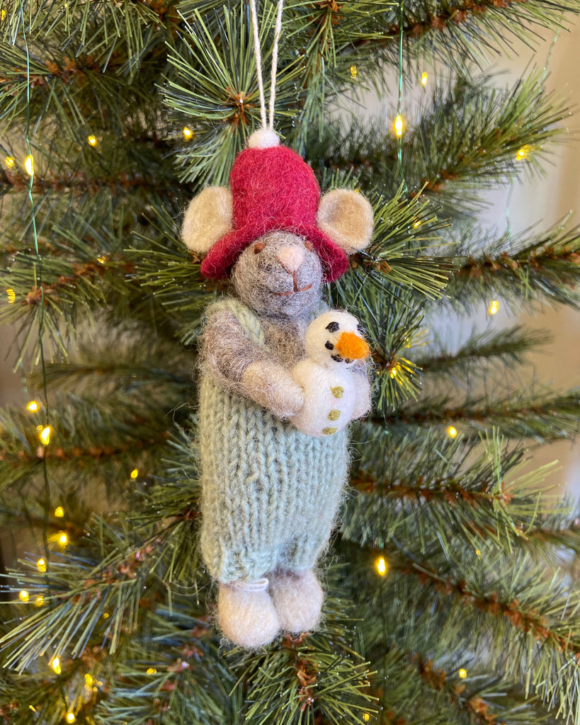 Gry & Sif Small Grey Boy Mouse with Snowman