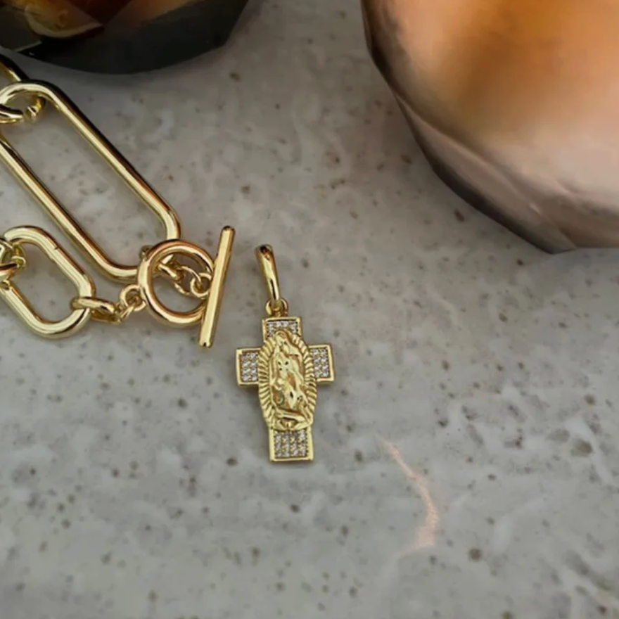 Queen of the foxes Charm - Seraph symbol - Cross