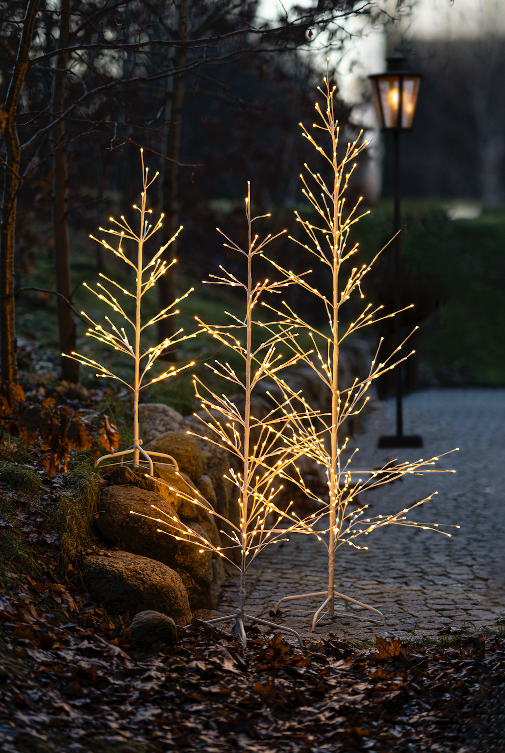 Issac Tree 1.6m - White
