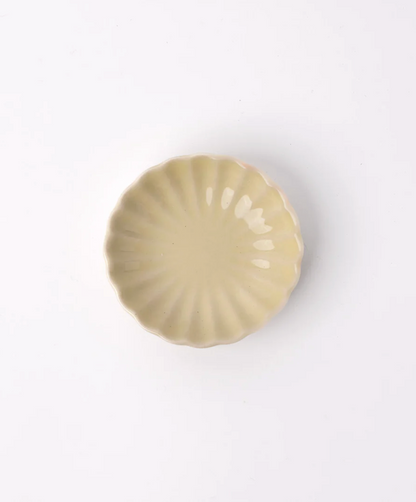 Orient Yellow Round Chrysanthemum Sauce Dish