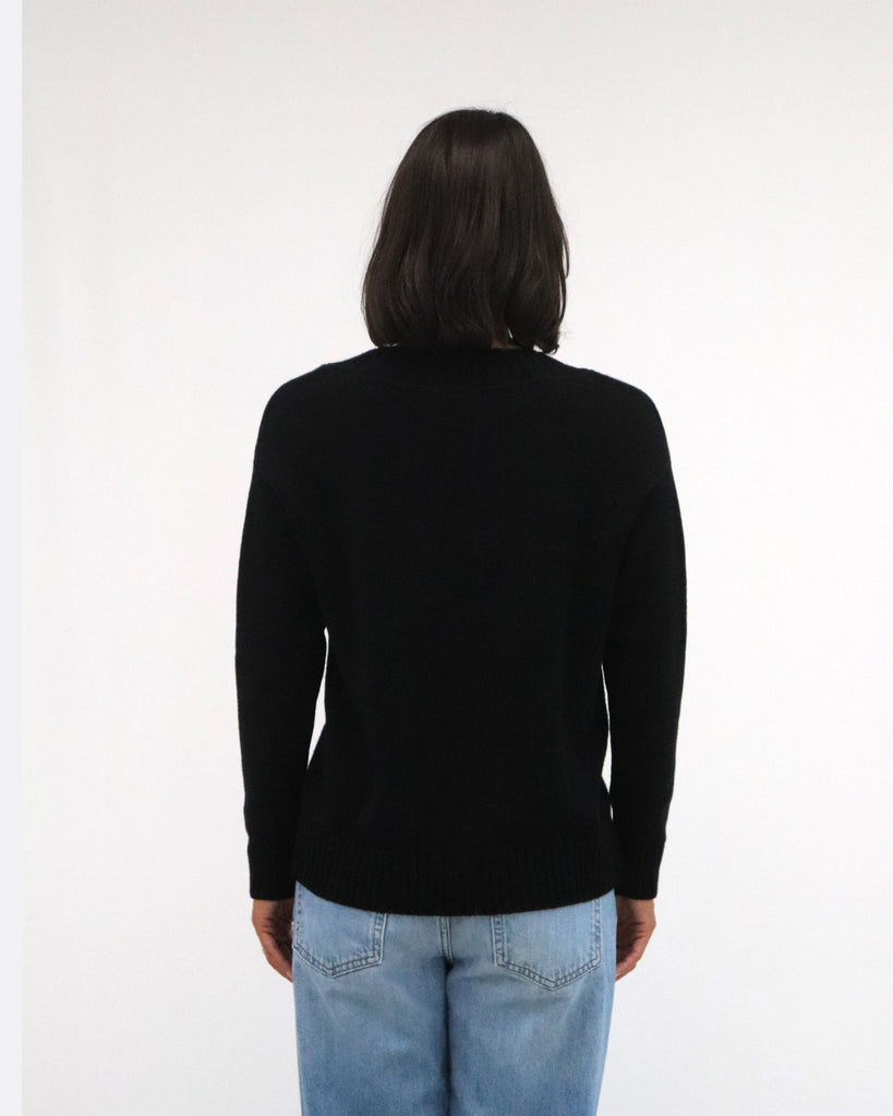 Tatāno Tulia V-neck Sweater- Black
