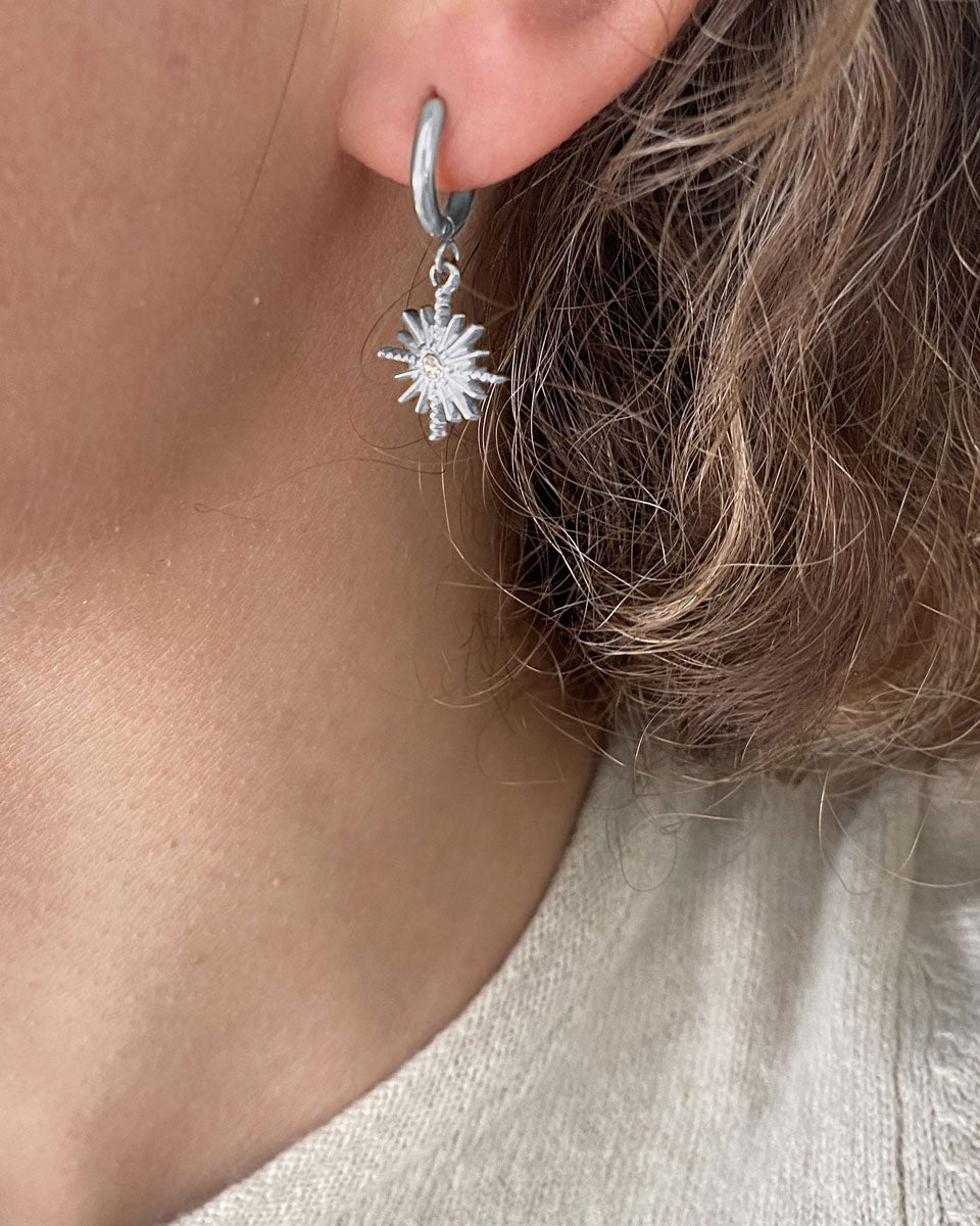 A&amp;C Oslo Small hoops with sparkling star- silver